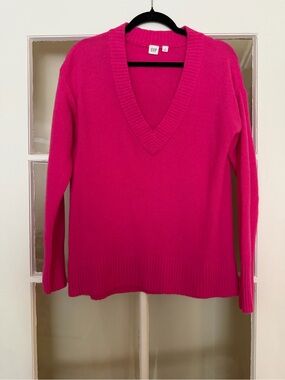 GAP Women's V-Neck Sweater in Hot Pink